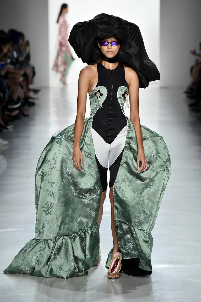 У Нью-Йорку представили дивовижну колекцію одягу (23 фото) – фото 11