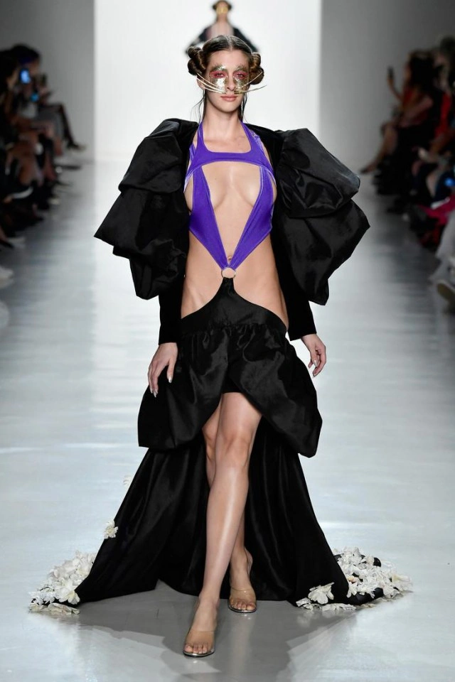 У Нью-Йорку представили дивовижну колекцію одягу (23 фото) – фото 12