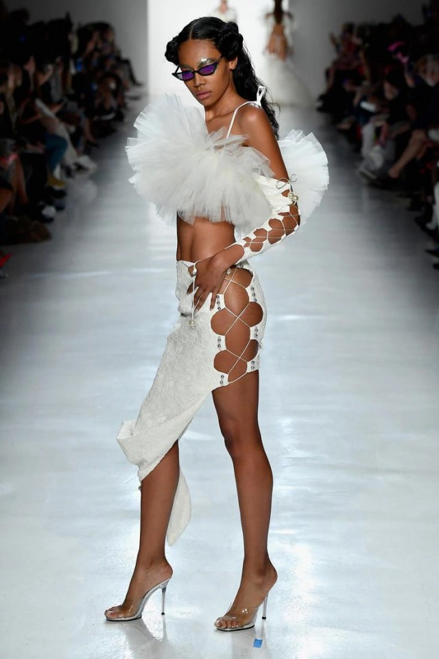 У Нью-Йорку представили дивовижну колекцію одягу (23 фото) – фото 16