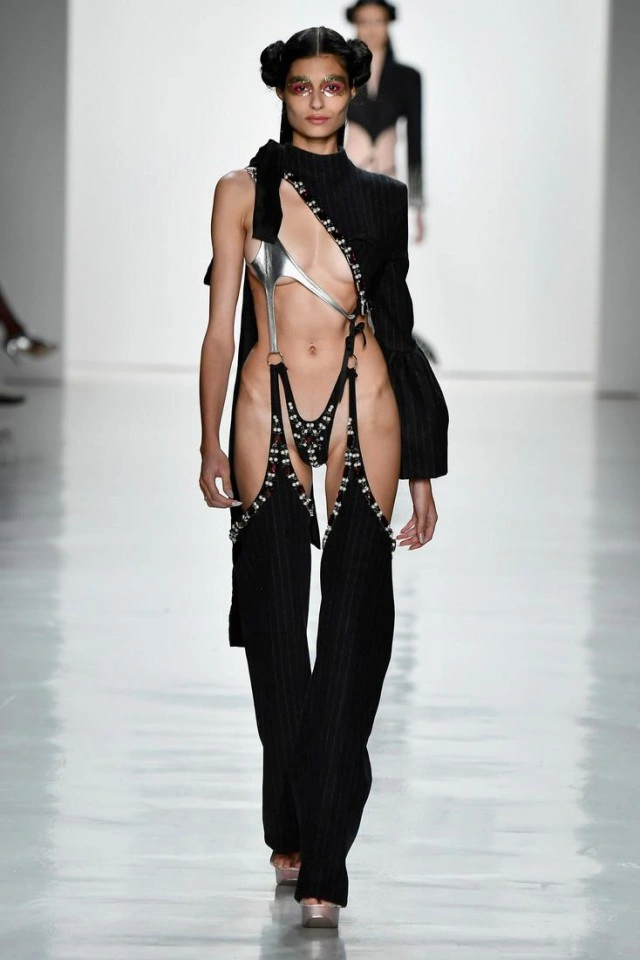 У Нью-Йорку представили дивовижну колекцію одягу (23 фото) – фото 17