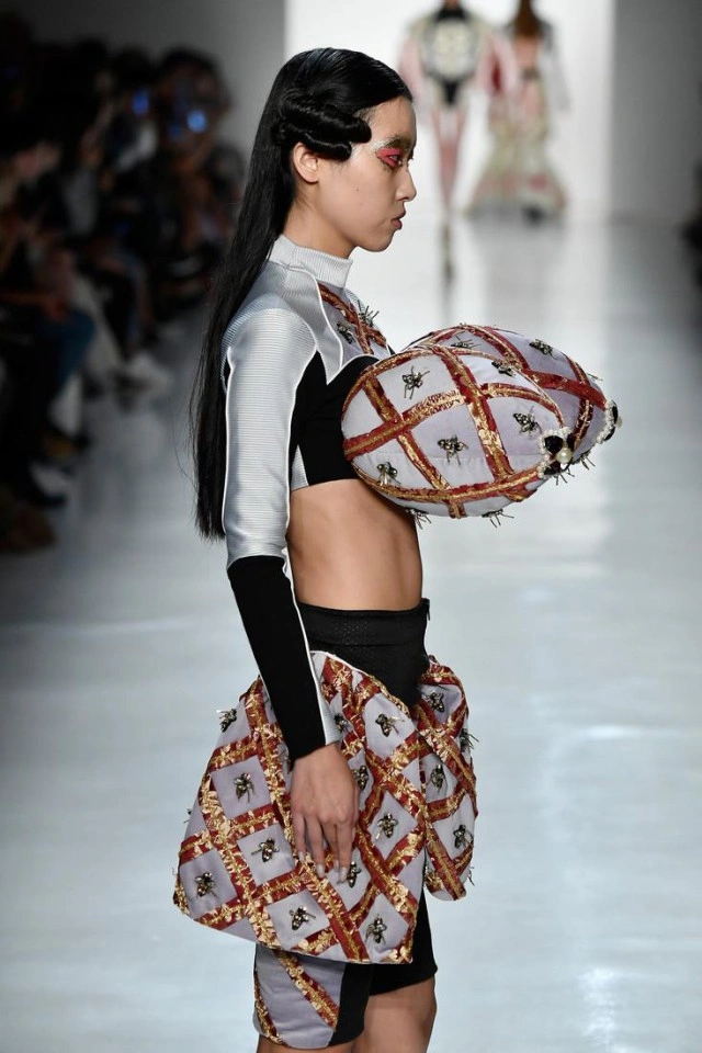 У Нью-Йорку представили дивовижну колекцію одягу (23 фото) – фото 20