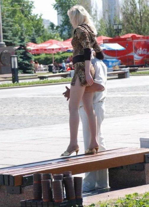 Наші дівчата в коротких спідницях (40 фото) – фото 4