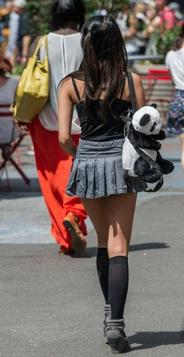 Наші дівчата в коротких спідницях (40 фото) – фото 11