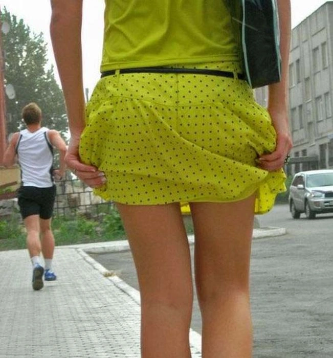 Наші дівчата в коротких спідницях (40 фото) – фото 13