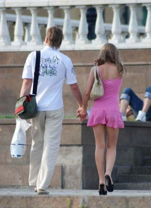 Наші дівчата в коротких спідницях (40 фото) – фото 25