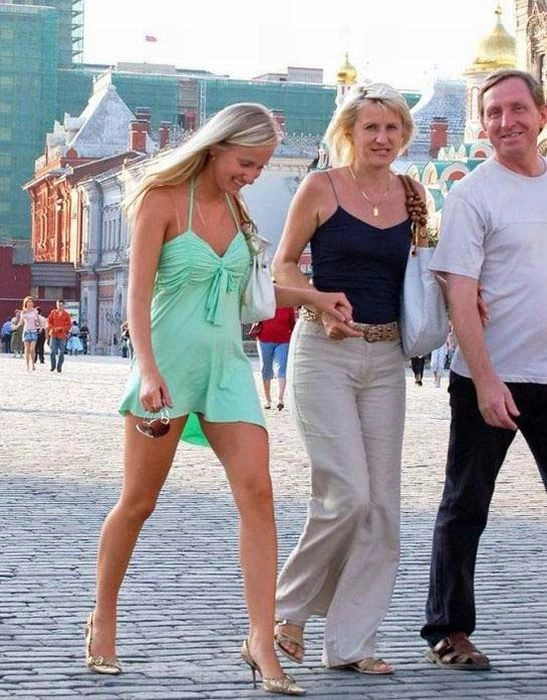 Наші дівчата в коротких спідницях (40 фото) – фото 28