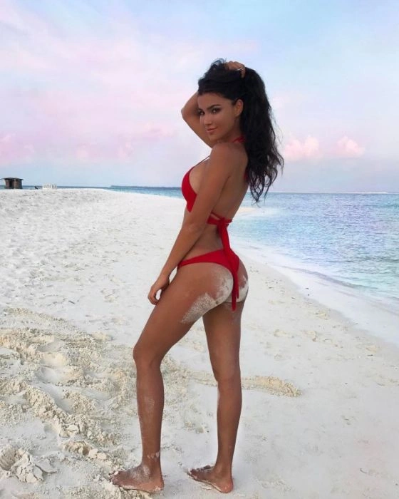 Дівчата в червоних купальниках (44 фото) – фото 22