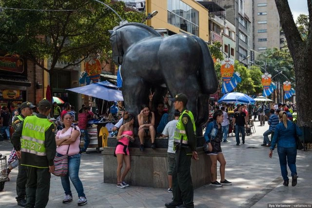 Вуличні проститутки кубинського міста Медельїн (22 фото) – фото 7