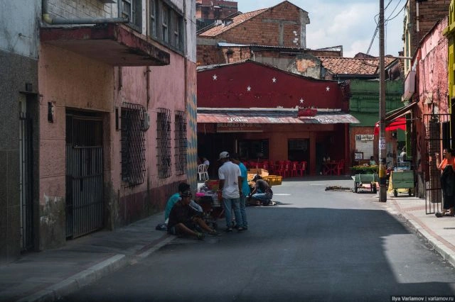 Вуличні проститутки кубинського міста Медельїн (22 фото) – фото 11