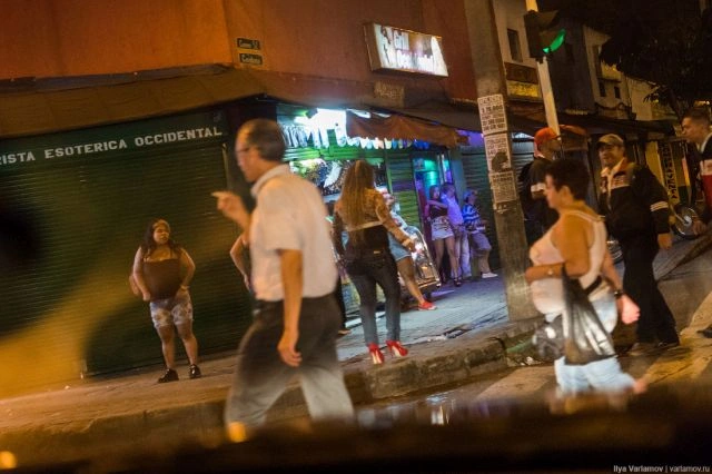 Вуличні проститутки кубинського міста Медельїн (22 фото) – фото 16