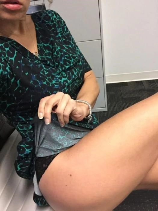 Дівчата нудьгують на роботі (40 фото) – фото 20