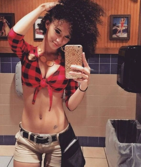 Дівчата нудьгують на роботі (40 фото) – фото 21