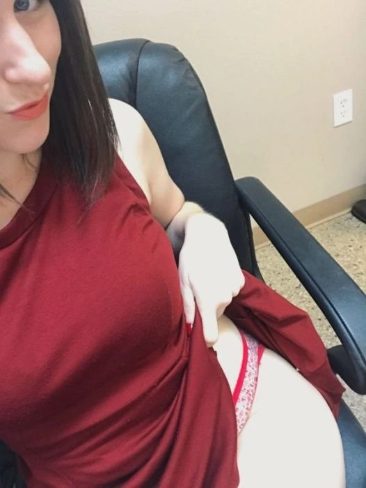 Дівчата нудьгують на роботі (40 фото) – фото 26