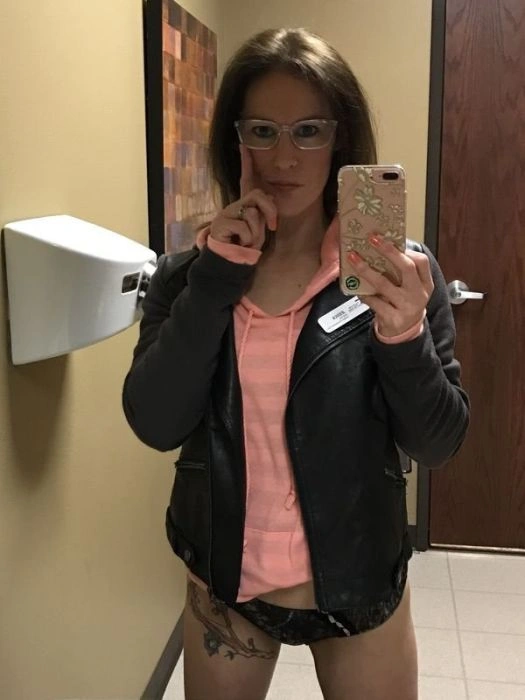 Дівчата нудьгують на роботі (40 фото) – фото 27