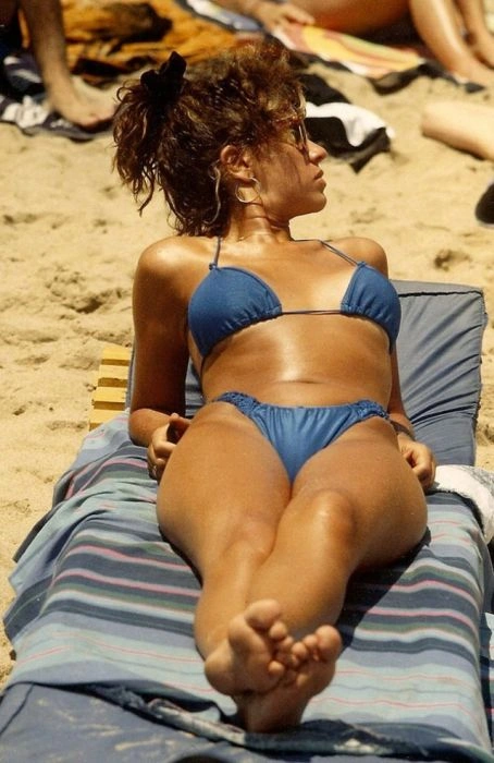 Дівчата на пляжі Ренака в Чилі, 1980-ті (48 фото) – фото 31