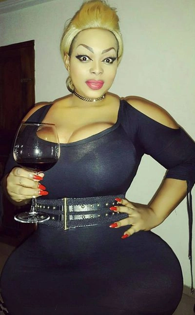 Африканська модель відома завдяки об'ємним формам (20 фото)