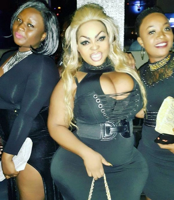 Африканська модель відома завдяки об'ємним формам (20 фото) – фото 10