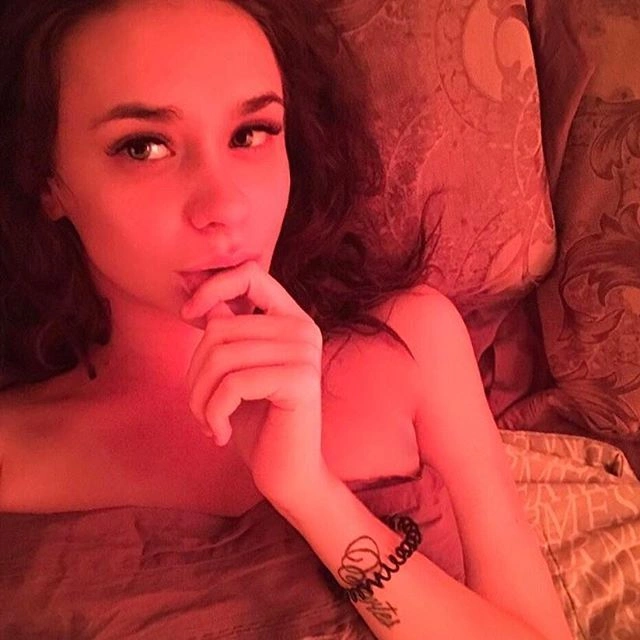 Секс на набережній у центрі Москви приніс славу Саші Травці (15 фото + відео) – фото 15