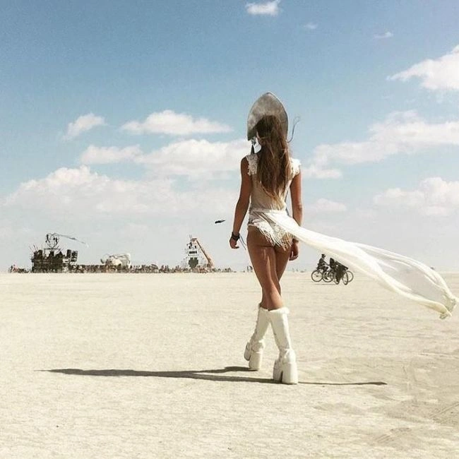 Дівчата фестивалю Burning Man-2017 (26 фото) – фото 13