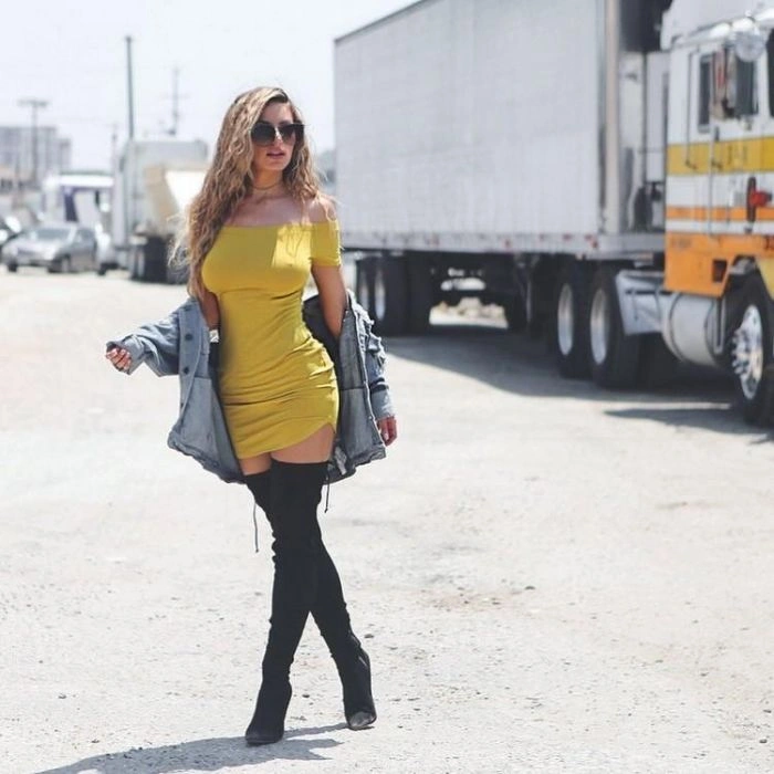 Дівчата в облягаючих нарядах (32 фото) – фото 20