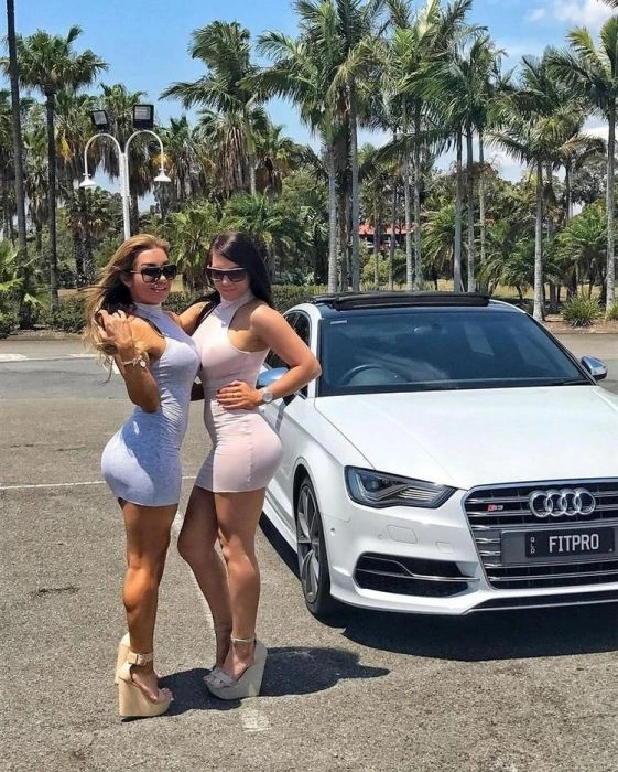 Дівчата в облягаючих нарядах (32 фото) – фото 22