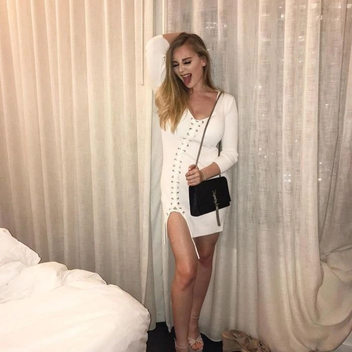 Дівчата в облягаючих нарядах (32 фото) – фото 32