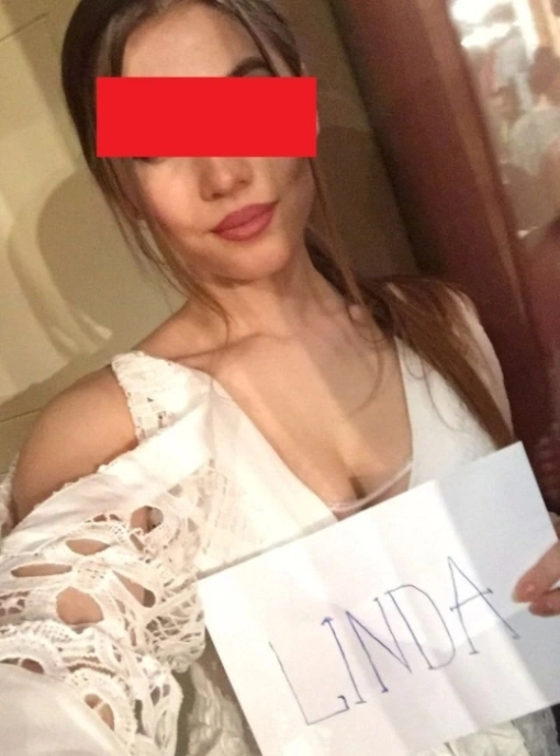 Дівчина виставила на аукціон свою дівственність (9 фото) – фото 1