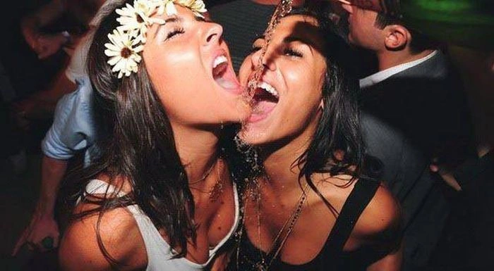 Дівчата розважаються (40 фото)