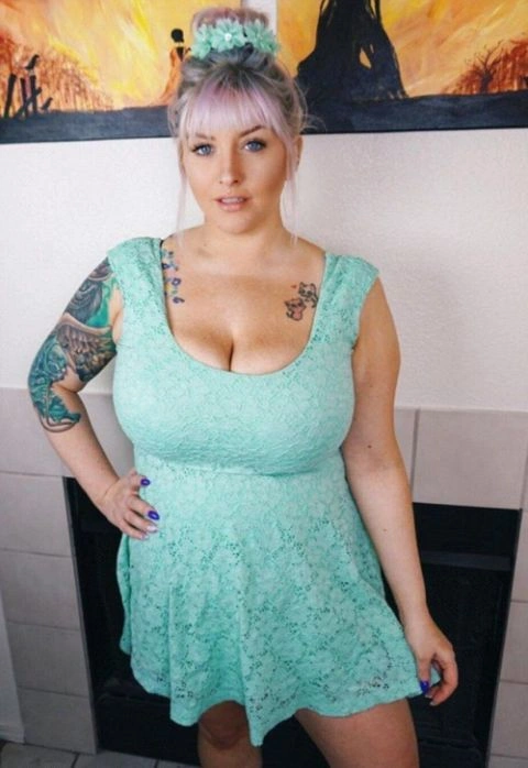 Жінці довелося зменшити розмір грудей (5 фото)