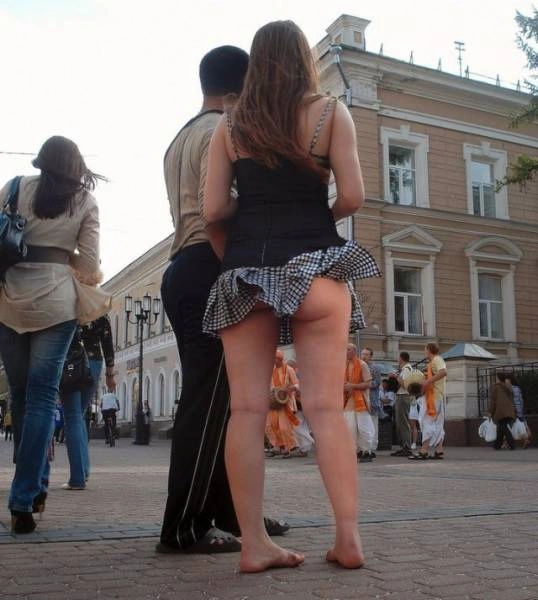 Дівчата в сукнях і спідницях у вітряну погоду (41 фото) – фото 20