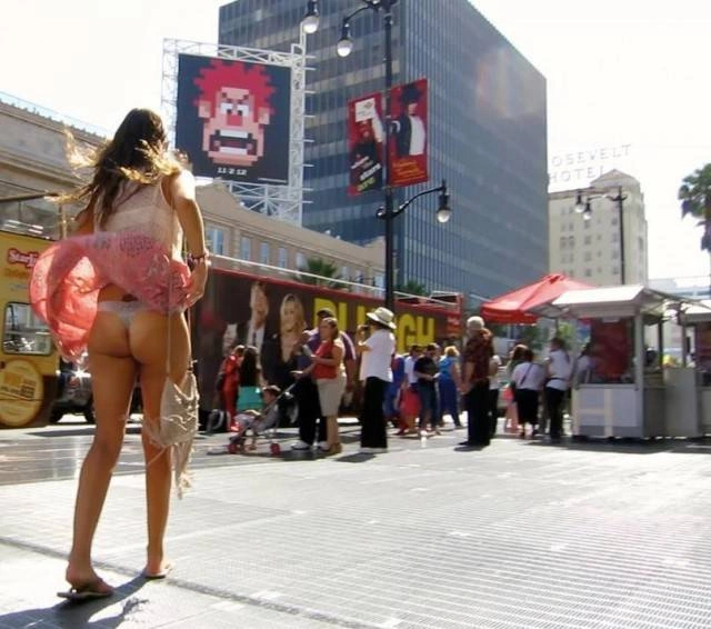 Дівчата в сукнях і спідницях у вітряну погоду (41 фото) – фото 28