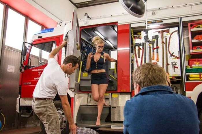 Все, що залишилося поза кадром однієї гарячої фотосесії (40 фото) – фото 2