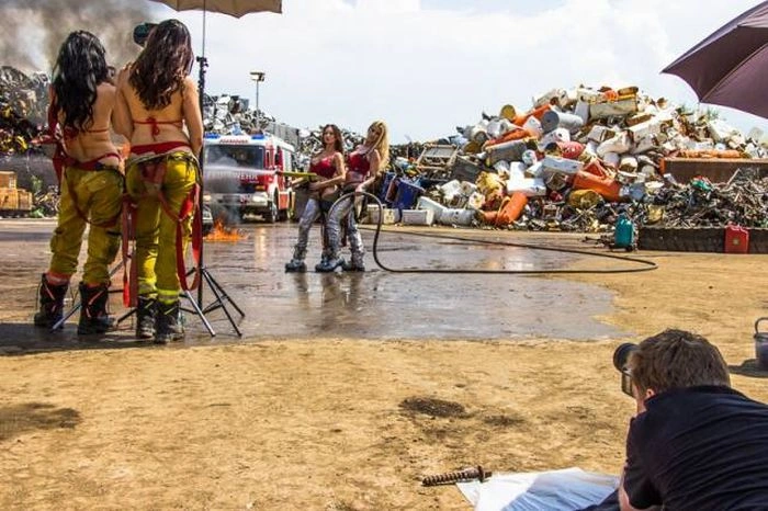 Все, що залишилося поза кадром однієї гарячої фотосесії (40 фото) – фото 8