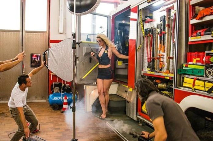 Все, що залишилося поза кадром однієї гарячої фотосесії (40 фото) – фото 15