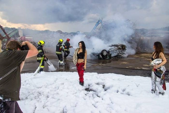 Все, що залишилося поза кадром однієї гарячої фотосесії (40 фото) – фото 35