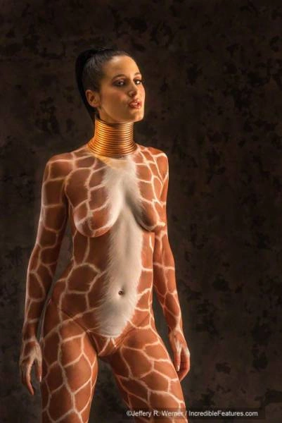 Жінка подовжила шию за допомогою мідних кілець (25 фото) – фото 22