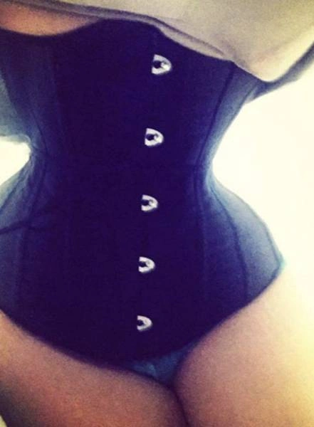 Веб-модель, що змінила себе через насмішки ровесників (20 фото) – фото 10