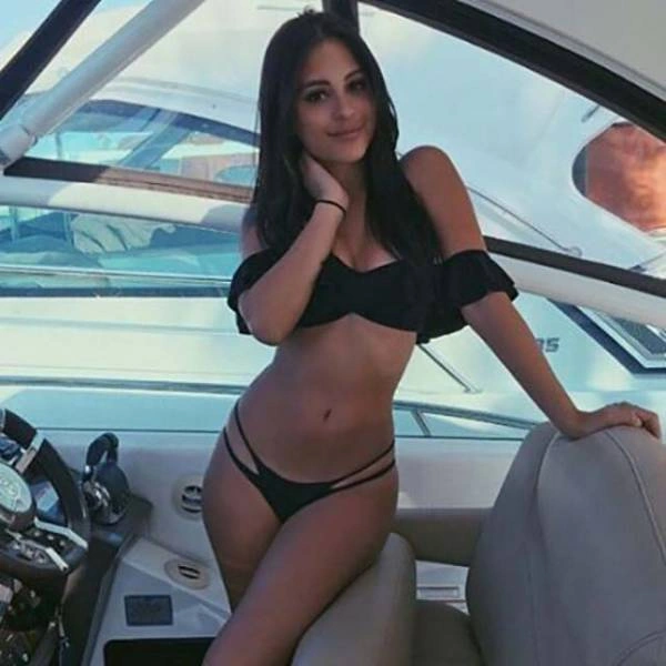 Дівчата в купальниках насолоджуються променями сонця (54 фото) – фото 45