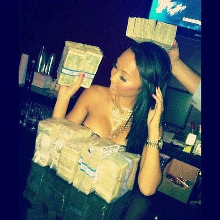 Стриптизерки рахують свій заробіток (22 фото) – фото 21