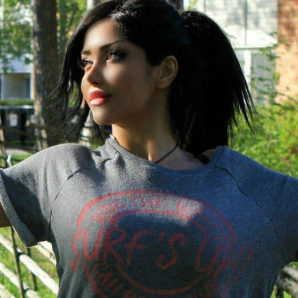 Іранські дівчата були арештовані через фотографії без хіджабів (12 фото) – фото 10