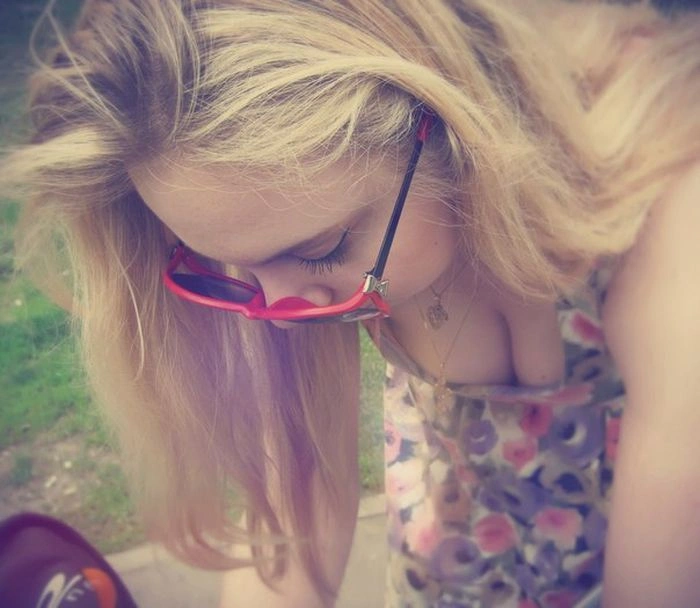 У Підмосков'ї вчителька опинилася в центрі скандалу через фотографії в соцмережах (8 фото) – фото 7