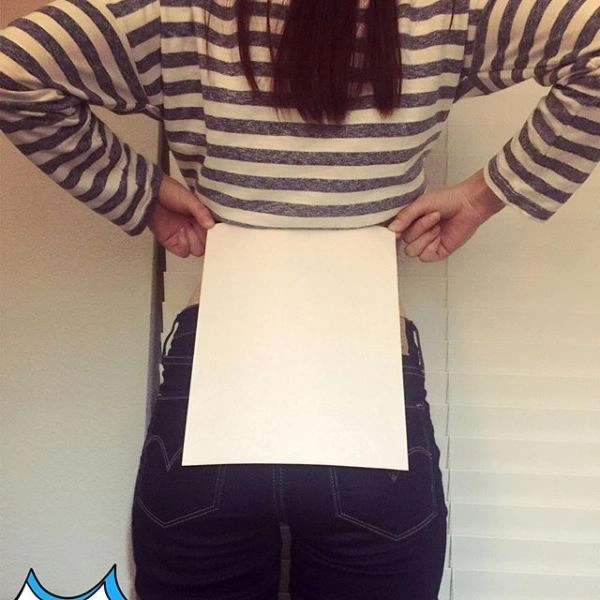 Китаянки демонструють стрімкість талії за допомогою аркуша паперу А4 (26 фото)