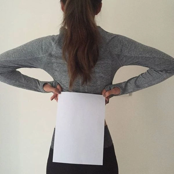 Китаянки демонструють стрімкість талії за допомогою аркуша паперу А4 (26 фото) – фото 8