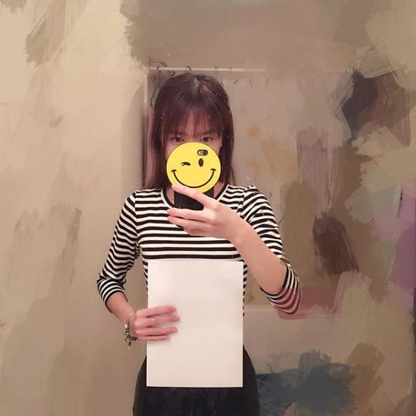 Китаянки демонструють стрімкість талії за допомогою аркуша паперу А4 (26 фото) – фото 10