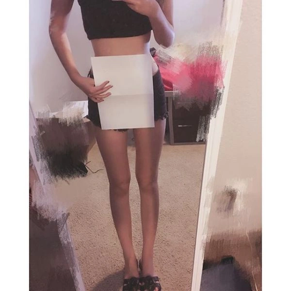 Китаянки демонструють стрімкість талії за допомогою аркуша паперу А4 (26 фото) – фото 12