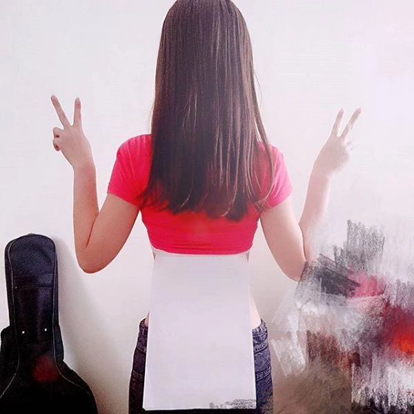 Китаянки демонструють стрімкість талії за допомогою аркуша паперу А4 (26 фото) – фото 16