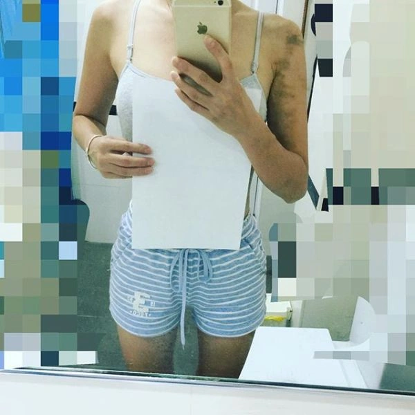 Китаянки демонструють стрімкість талії за допомогою аркуша паперу А4 (26 фото) – фото 18