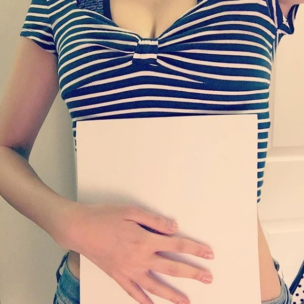 Китаянки демонструють стрімкість талії за допомогою аркуша паперу А4 (26 фото) – фото 24