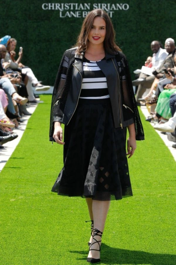 Плюс-сайз моделі на показі мод в Нью-Йорку (21 фото) – фото 10