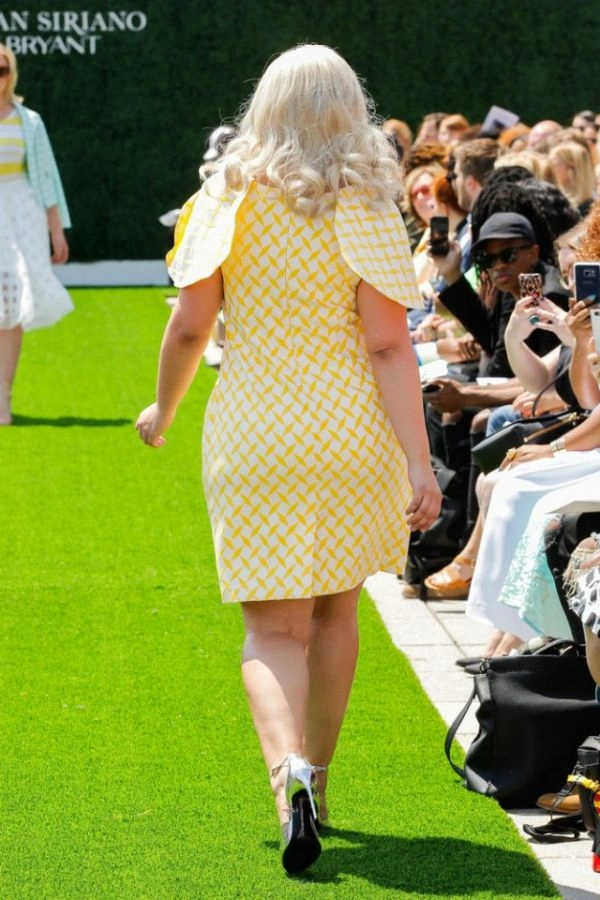 Плюс-сайз моделі на показі мод в Нью-Йорку (21 фото) – фото 14